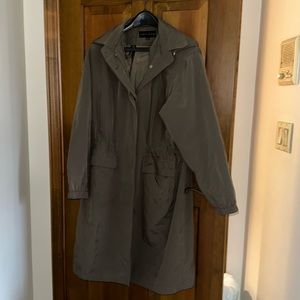 Gallery hooded raincoat size L. Excellent preowned condition